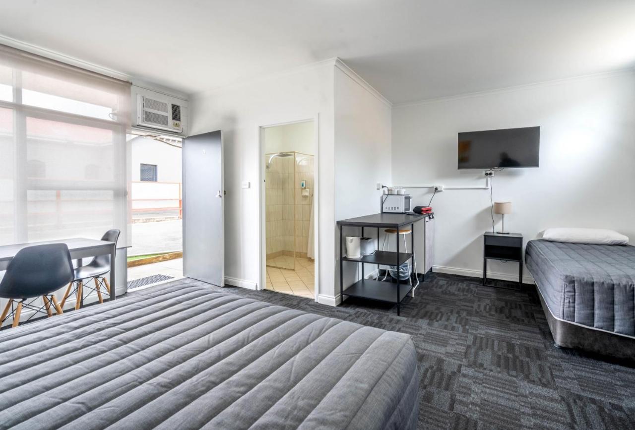 City West Motel Adelaide Bagian luar foto
