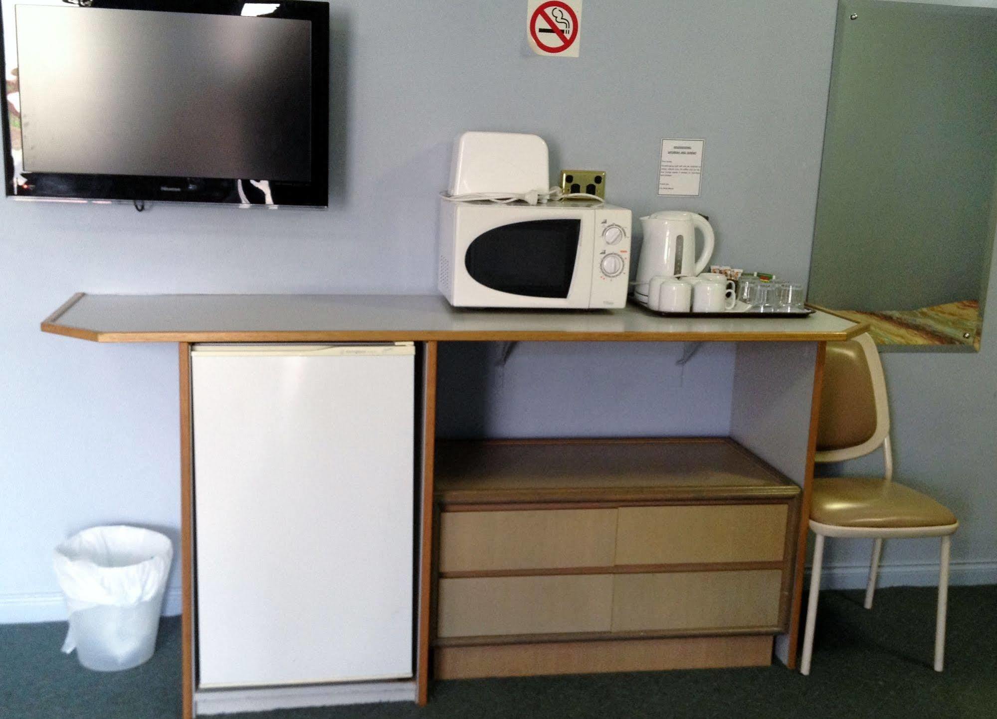 City West Motel Adelaide Bagian luar foto