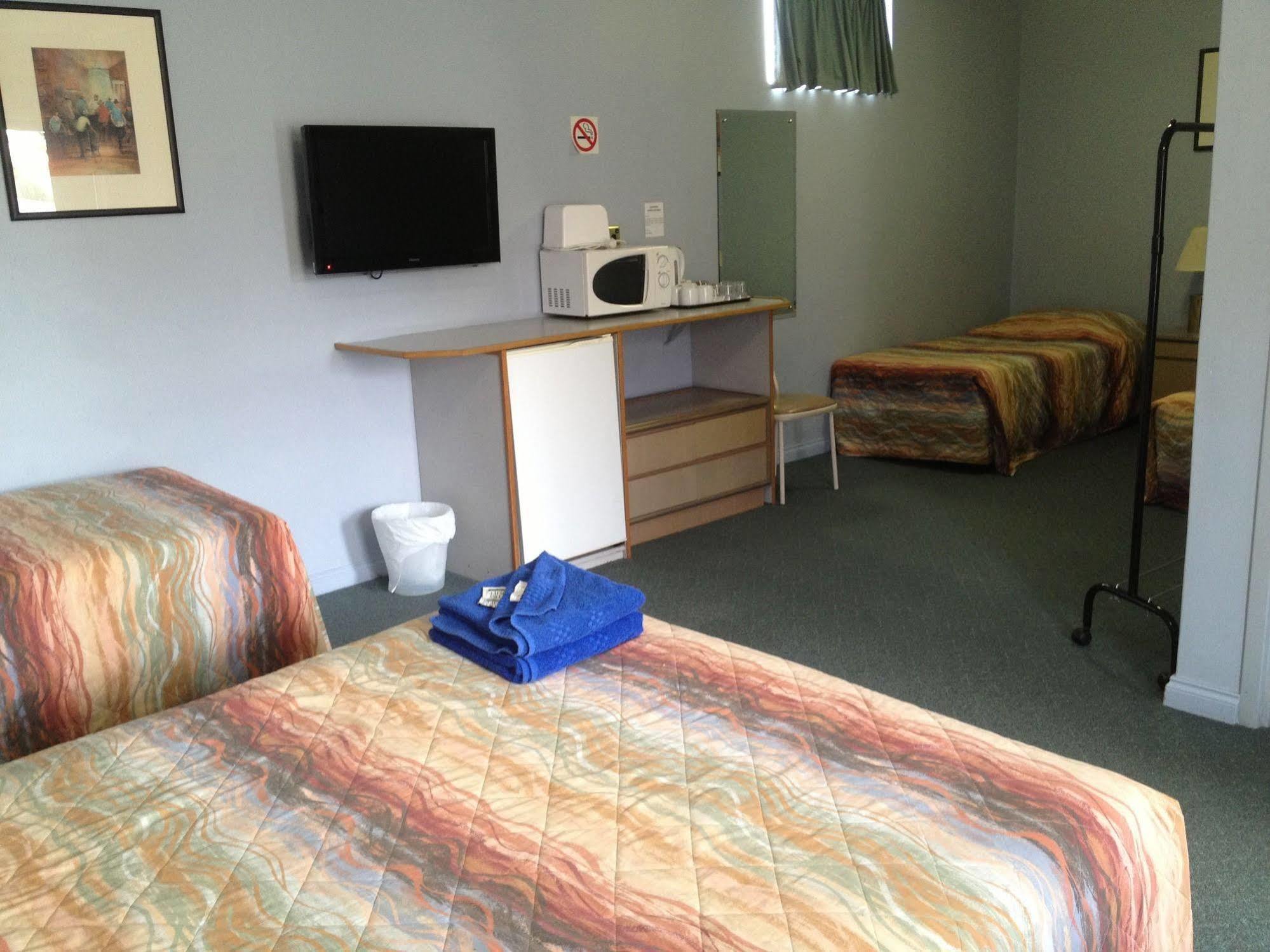City West Motel Adelaide Bagian luar foto