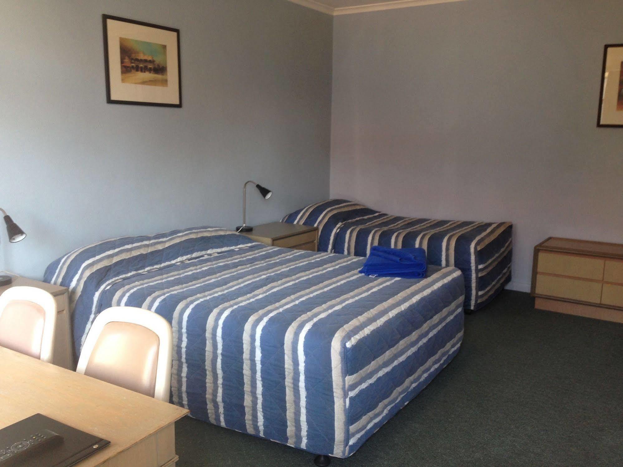 City West Motel Adelaide Bagian luar foto