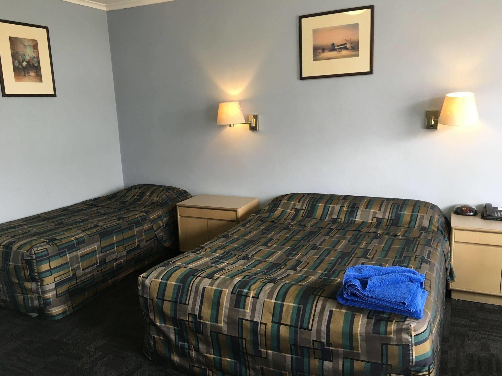 City West Motel Adelaide Bagian luar foto